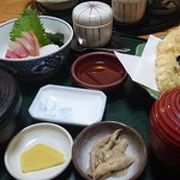 新山口駅近くの割烹で刺身と天ぷらランチ