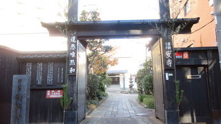 土蔵の本堂が珍しいです