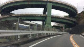 渦巻き状の橋