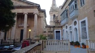 建物の大きな教会です！