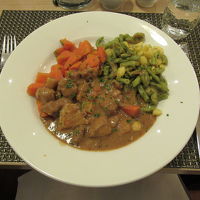 夕食で出た牛肉の煮込み。