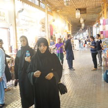 クリーク周辺にはスーク(市場）があり、見て回るのも楽しい。