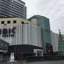 駅の目の前にあるのでわかりやすいです