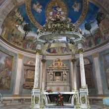 サンタ クローチェ イン ジェルザレンメ聖堂