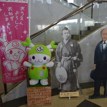 ロビーにて。資料室は写真撮影禁止