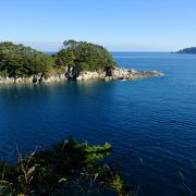 浄土ヶ浜の白い岩の向こうにロウソク岩や日出島、閉伊崎まで見える展望台