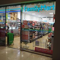 ホテル内にファミマ