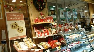 色とりどり上品なケーキ