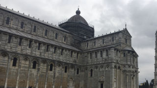 斜塔の横にあるドゥオーモ