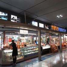 出発階のお土産充実エリア By Rochefort やまぐち特産品プラザのクチコミ フォートラベル 出発階のお土産充実エリア By Rochefort やまぐち特産品プラザのクチコミ フォートラベル