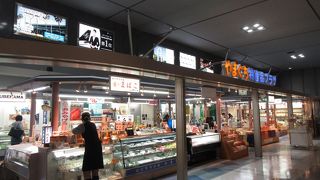 出発階のお土産充実エリア