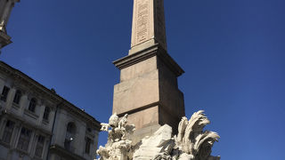 ナヴォーナ広場の中央