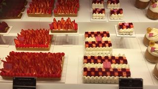 言わずと知れた総合食料品ブランド