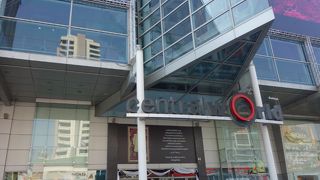 バンコク随一の規模を誇る百貨店とその隣接するショッピングモール