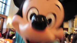 キャラクターと触れ合える！