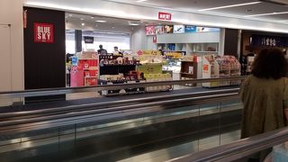 第一ターミナル南ウイング端のショップ