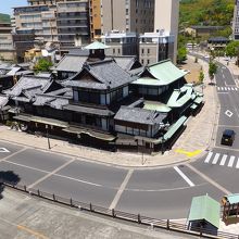 道後温泉から来る途中。道後温泉本館の眺め