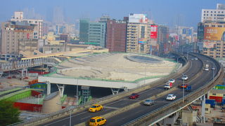地下駅になっていました。