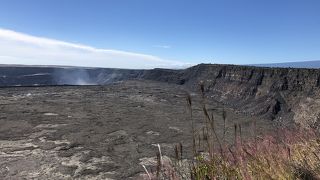 一部は観光できるようになってますが、火口に近いところはまだです。
