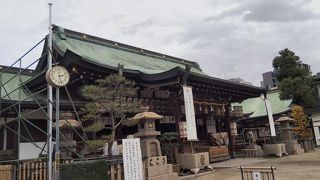 都会の中のお宮