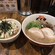 独特の豚骨スープのラーメン