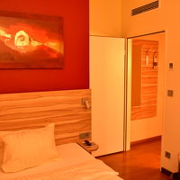 大きな荷物を広げるにはやや苦しい