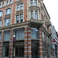 中央駅から5&#12316;10分ほどの位置にあります