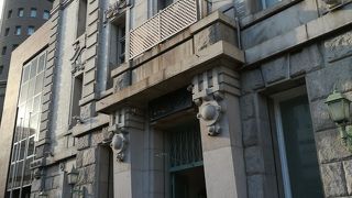 海岸通り沿いの開放的なレトロ感がいいですね