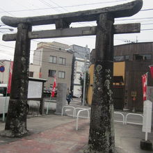 江戸期の古い鳥居の様子