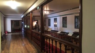 和洋折衷の学校です。