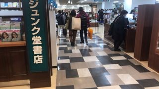 デパート内