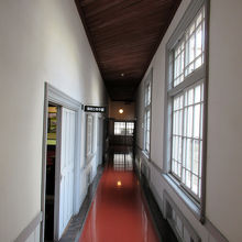廊下だけでも、伝統校の雰囲気が伝わってきます