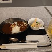 ここでしか食べられないCoCo壱のキーマーカレーは独特なスパイスが効いて美味しい。