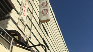 駅前にあります