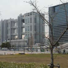 途中フジテレビ本社も公園から眺める事が出来ます