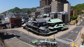 道後温泉本館の全景を上から眺められます。