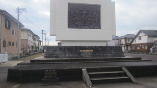 両側から祈りを捧げるべきスポットです