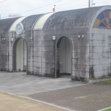 トイレは結構立派な建物でした。