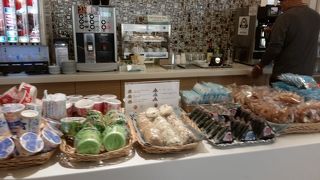 軽食を食べて搭乗