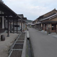 郵便局前の大森町の町並み