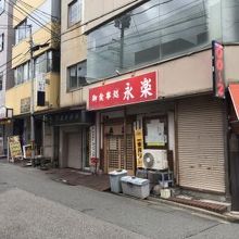 秋田市民市場のそばです。