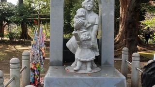 海老名香葉子さん建立