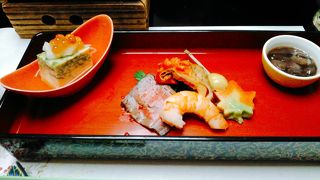 (中鉢)日本酒の種類が豊富なので、料理に合う、お好みの味を見つけてみてください
