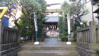 駐車場で副業中？