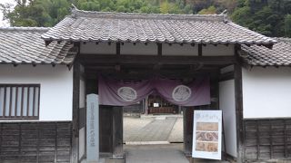 入り口に史跡石見銀山遺跡・代官所跡の石碑が立っていています!!