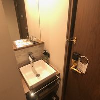 洗面所は玄関横