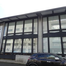 もりおか歴史文化館の外観です。