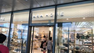 オシャレなインテリアショップ