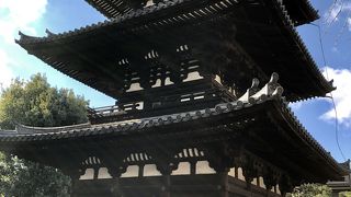 粋な興福寺の三重塔