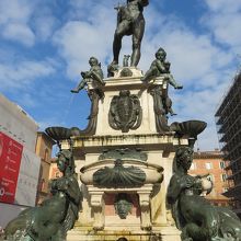 ネットゥーノ広場 